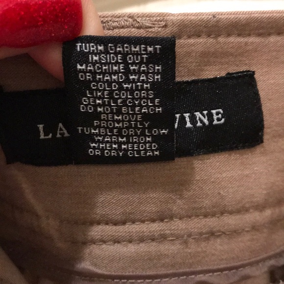 Comfy Tan Color Larry Levine Capris - Picture 6 of 6